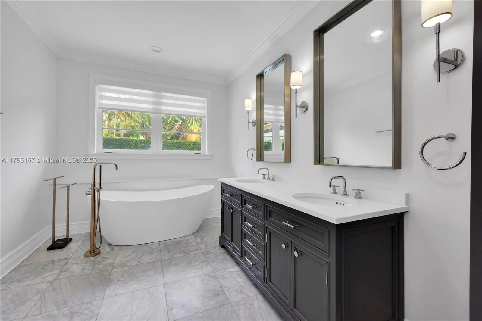 Coral Gables, Florida 33134, United States, 4 Bedrooms Bedrooms, ,3 BathroomsBathrooms,Residential,Active,121877