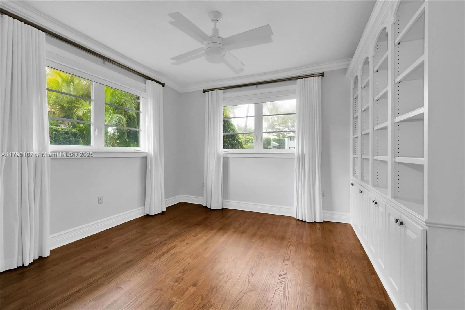 Coral Gables, Florida 33134, United States, 4 Bedrooms Bedrooms, ,3 BathroomsBathrooms,Residential,Active,121877