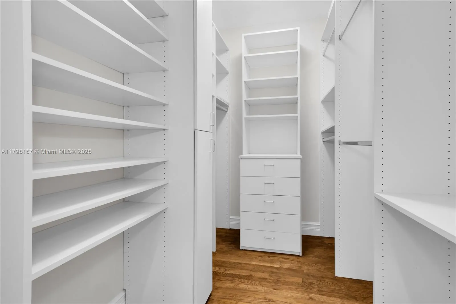 Coral Gables, Florida 33134, United States, 4 Bedrooms Bedrooms, ,3 BathroomsBathrooms,Residential,Active,121877