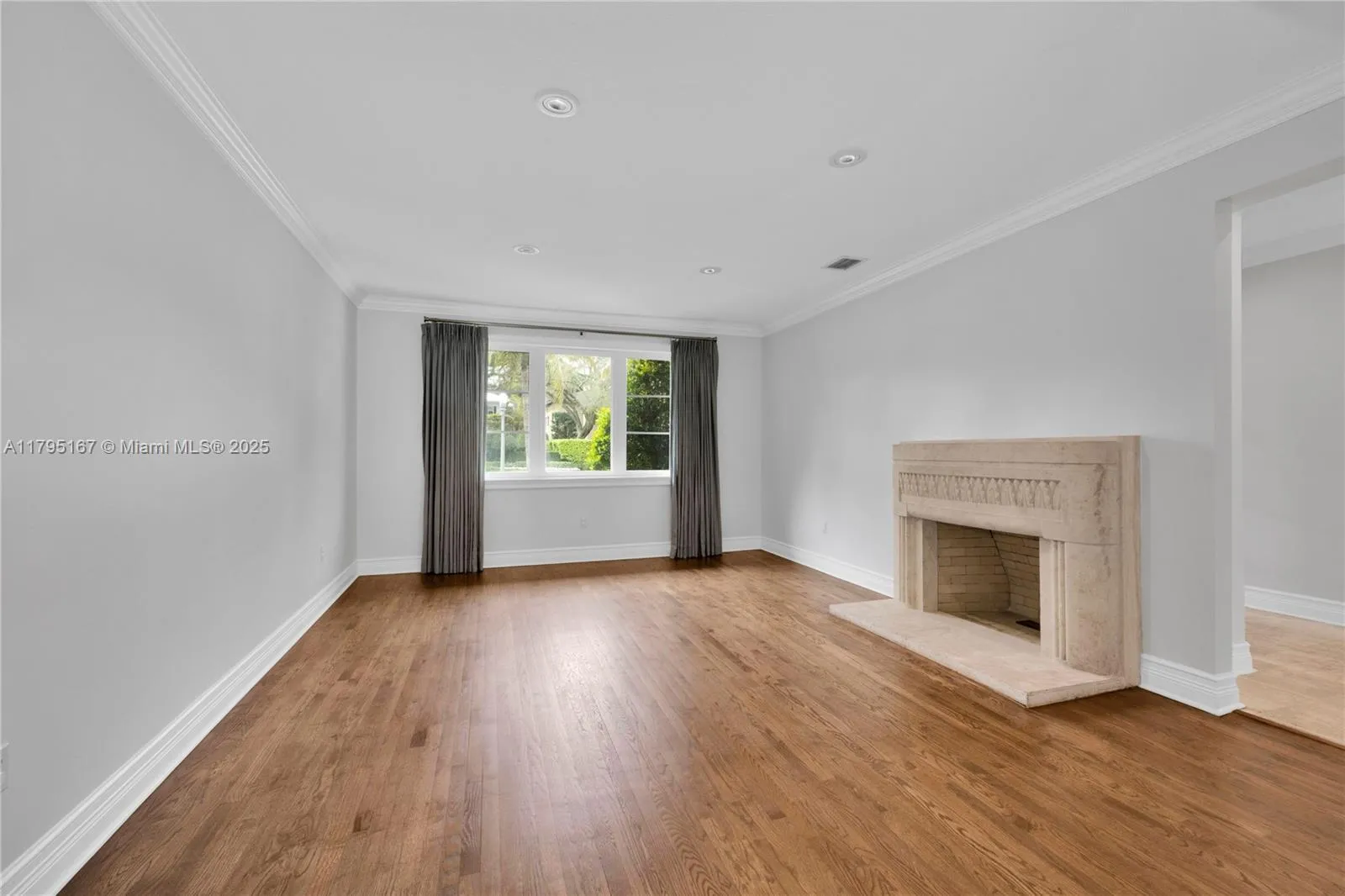 Coral Gables, Florida 33134, United States, 4 Bedrooms Bedrooms, ,3 BathroomsBathrooms,Residential,Active,121877