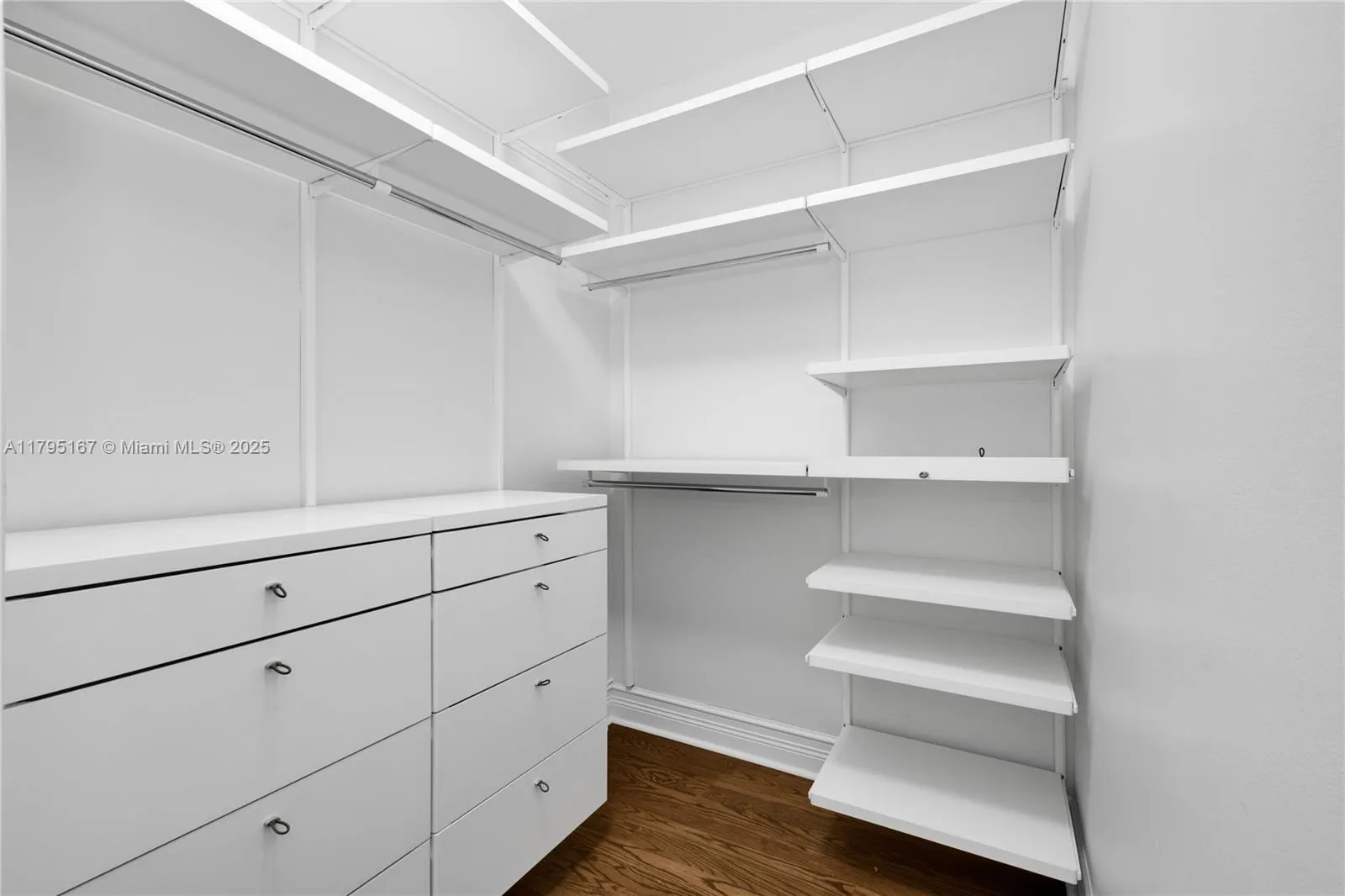 Coral Gables, Florida 33134, United States, 4 Bedrooms Bedrooms, ,3 BathroomsBathrooms,Residential,Active,121877