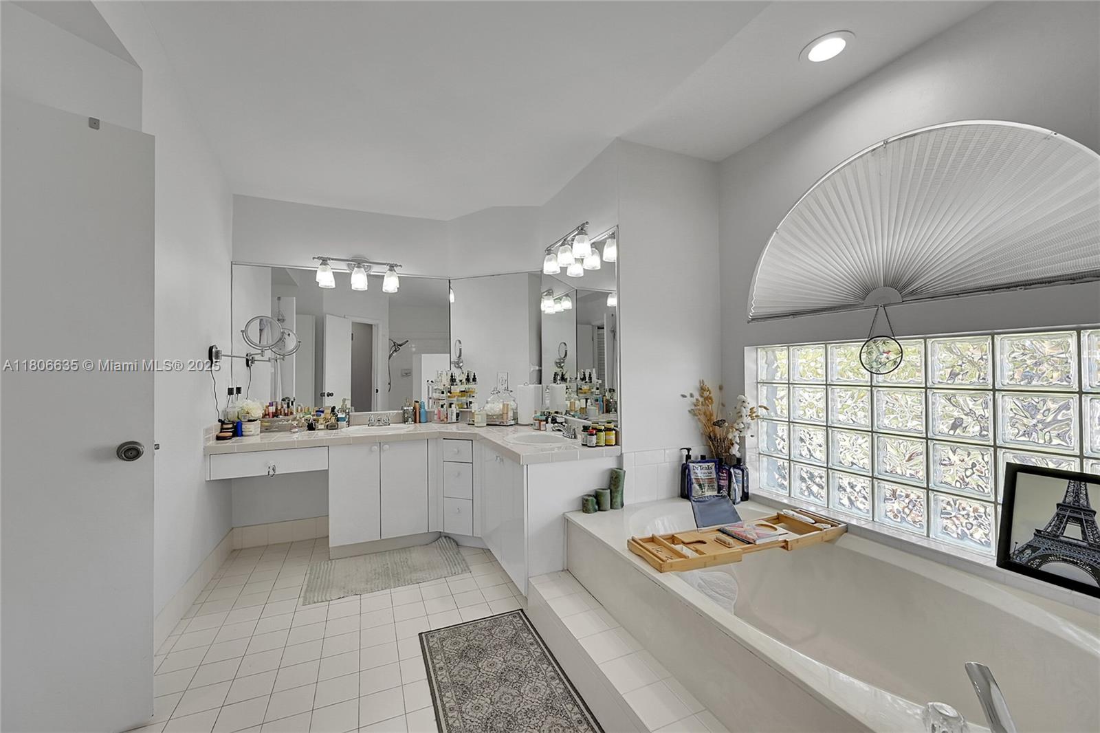 KENSINGTON - Residential