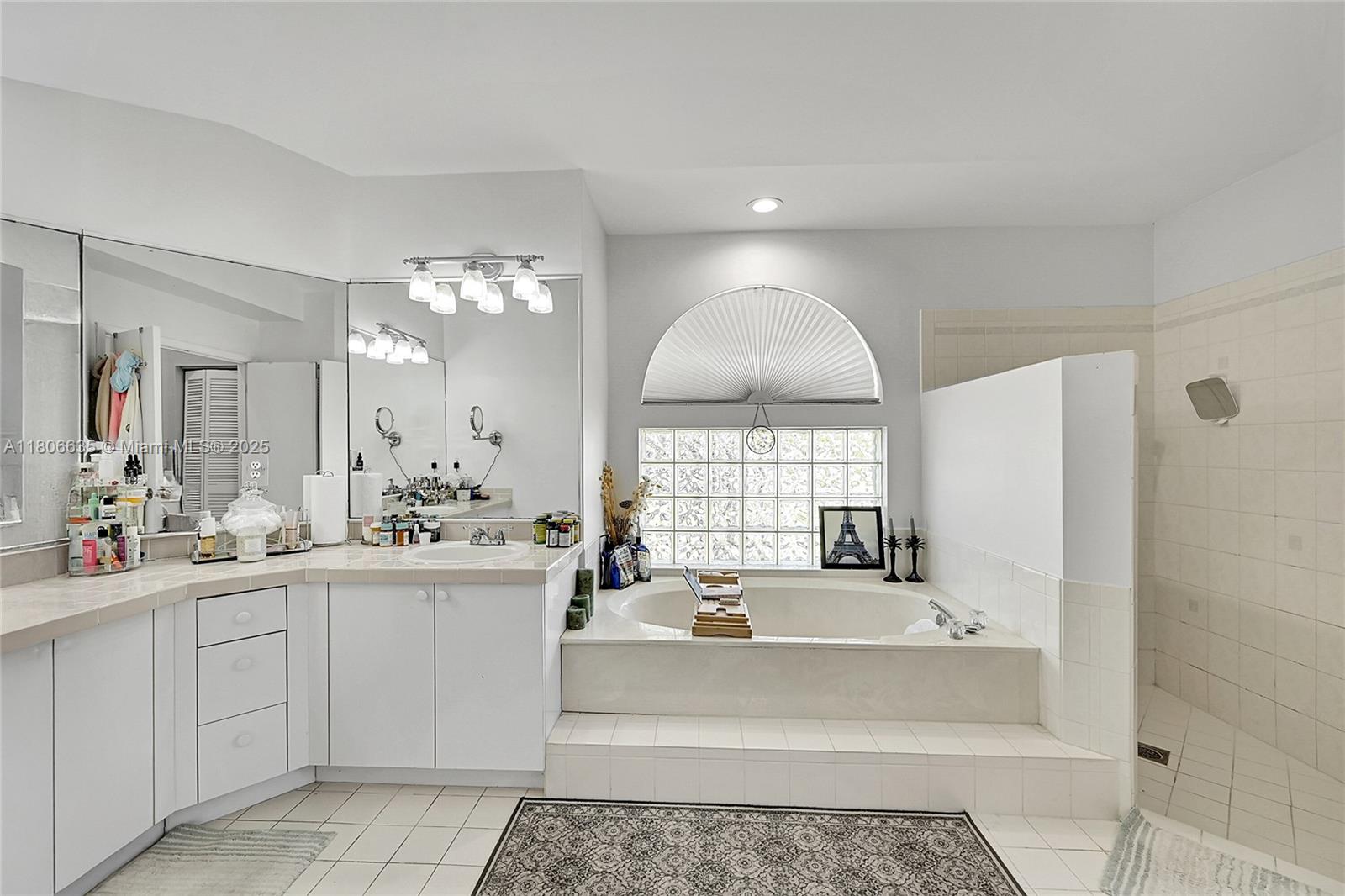 KENSINGTON - Residential