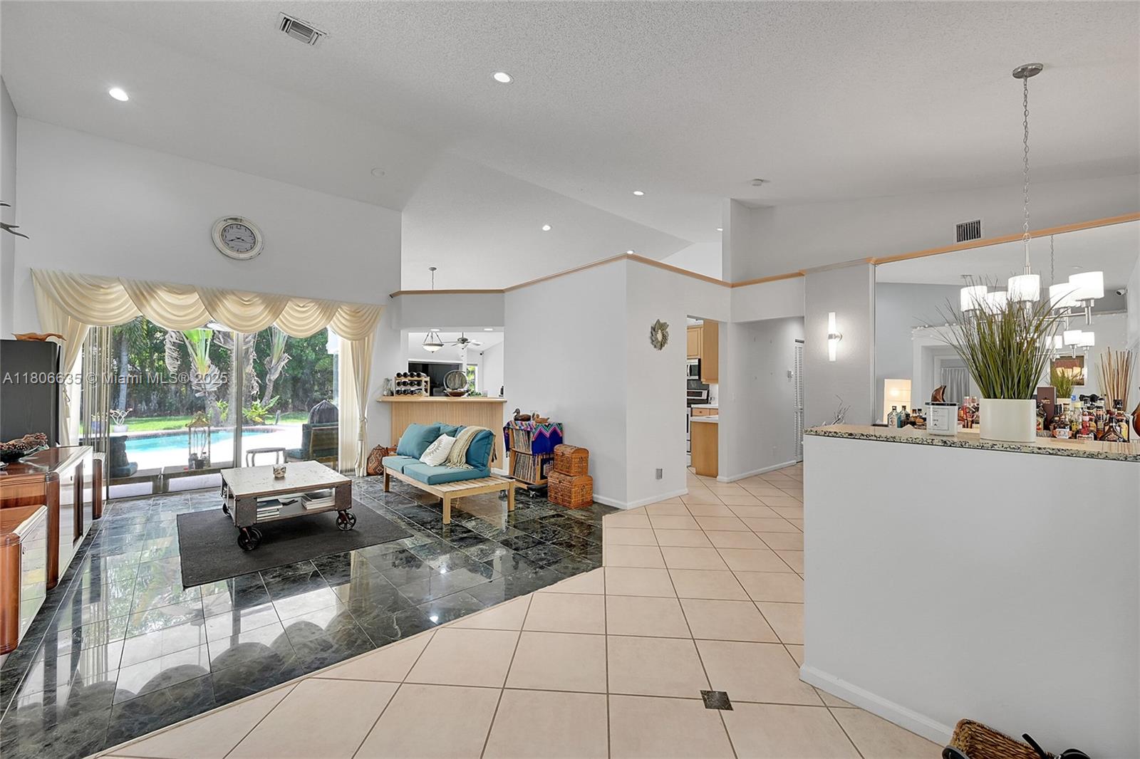 KENSINGTON - Residential