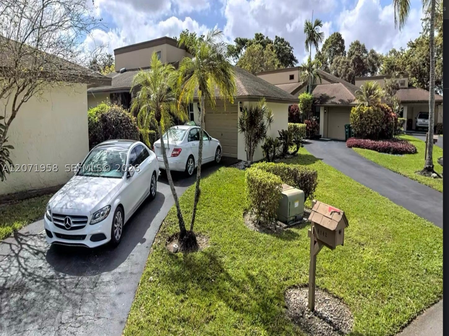 8142 Silver Palm Ct 17