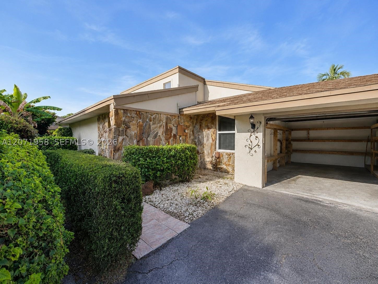8142 Silver Palm Ct 17