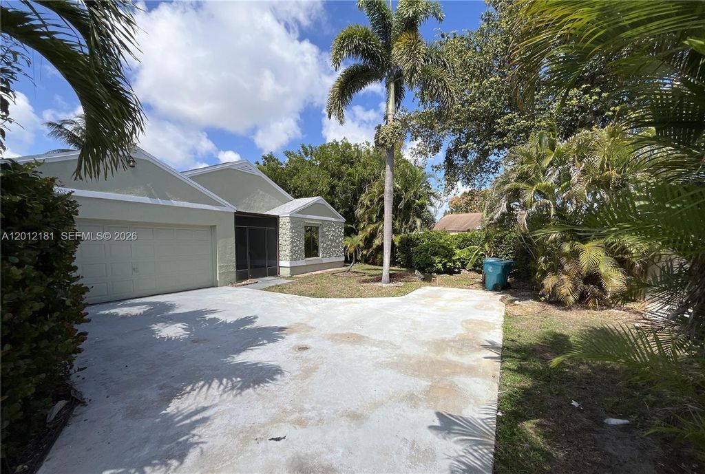 Photo of 9 Beckley Pl, Boynton Beach, FL 33426 (MLS # A12012181)
