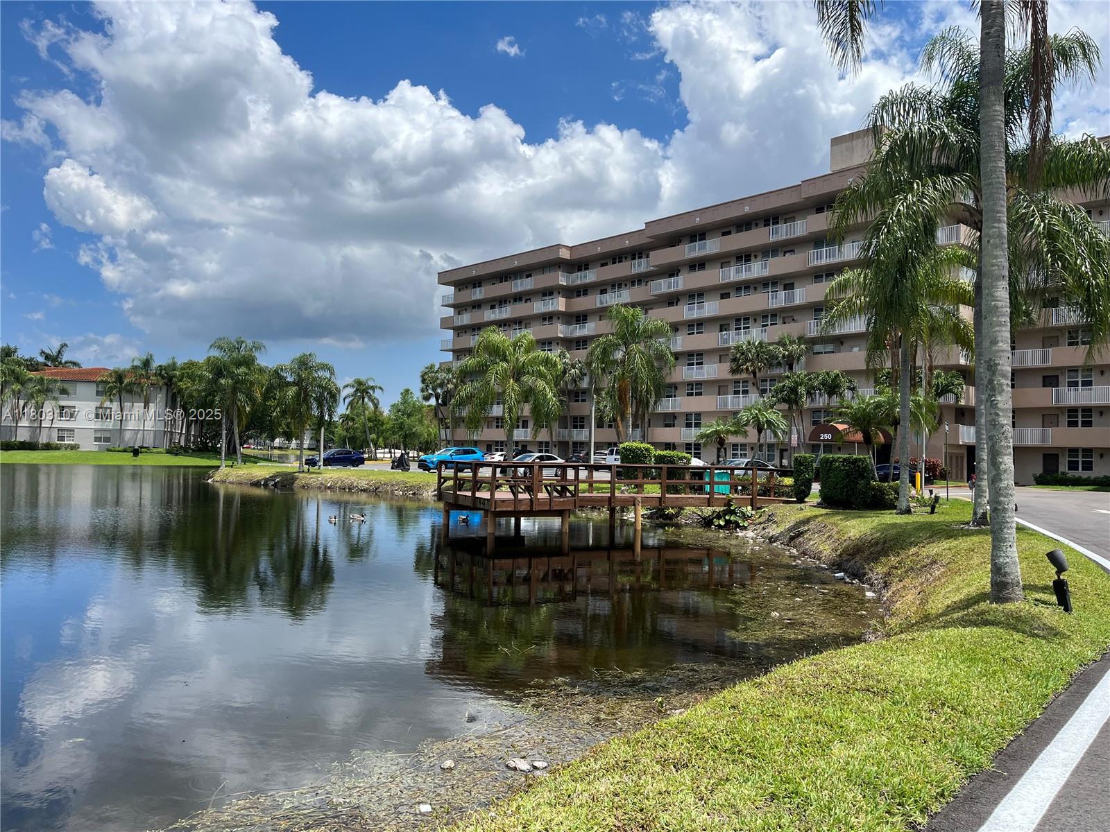 250 Jacaranda Dr 303, Plantation, Miami-Dade County, Florida - 2 Bedrooms  
2 Bathrooms - 