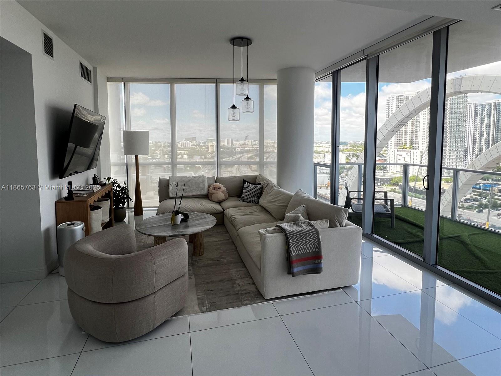 MARQUIS CONDO - Residential