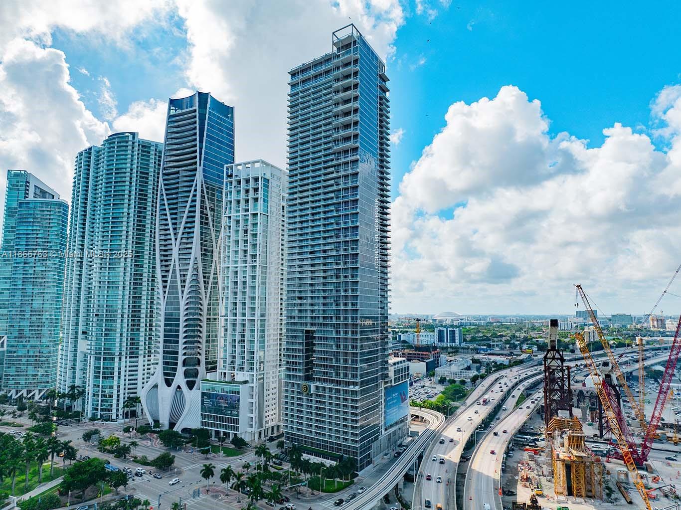 MARQUIS CONDO - Residential