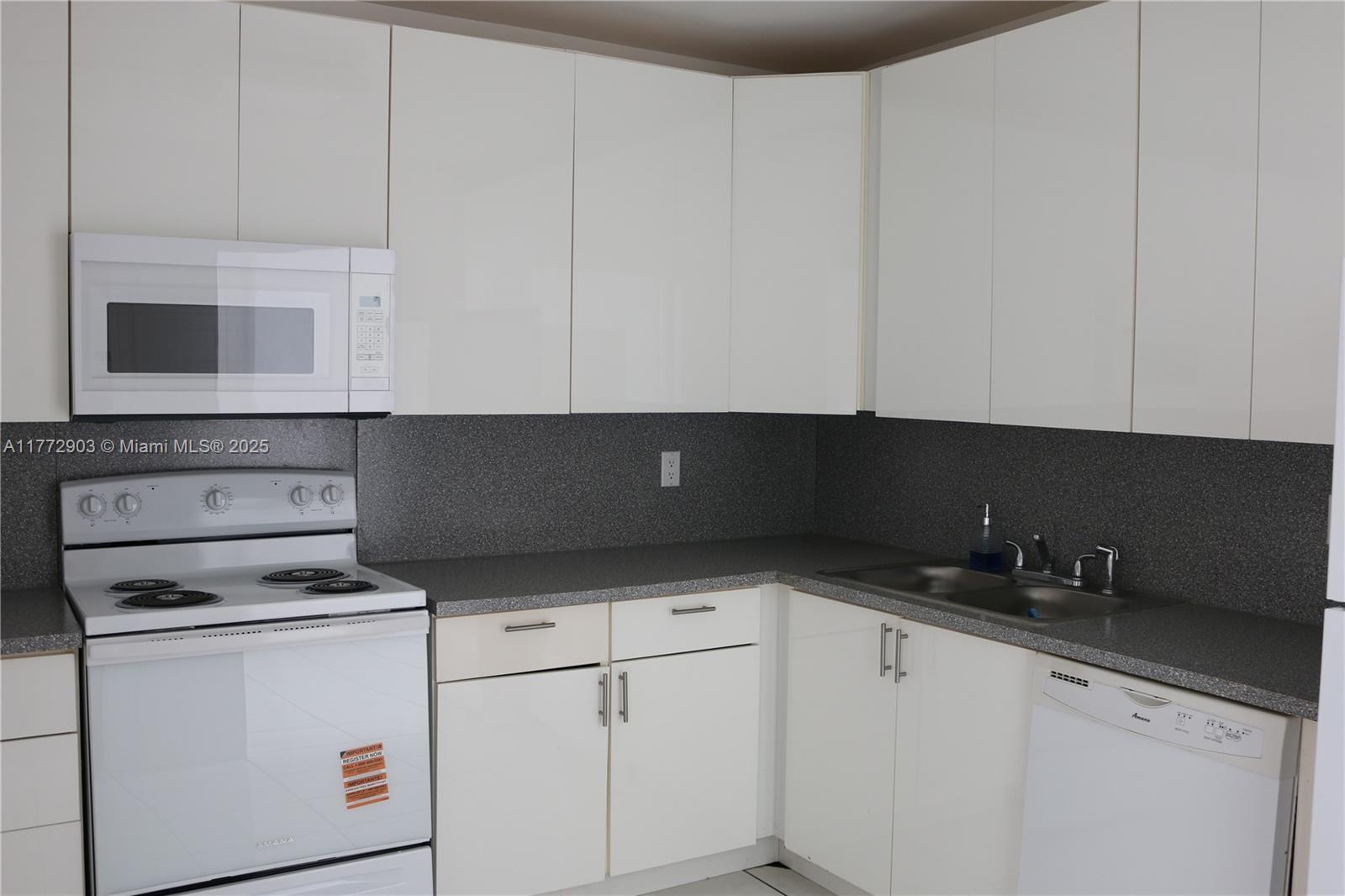 BALMORAL CONDO - Residential Lease
