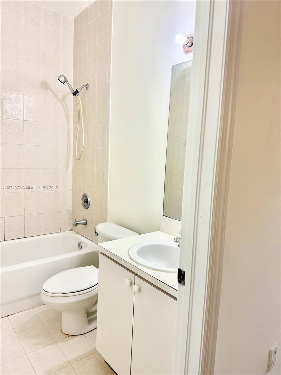 VILLAS AT HARBOR ISLES CO - Residential