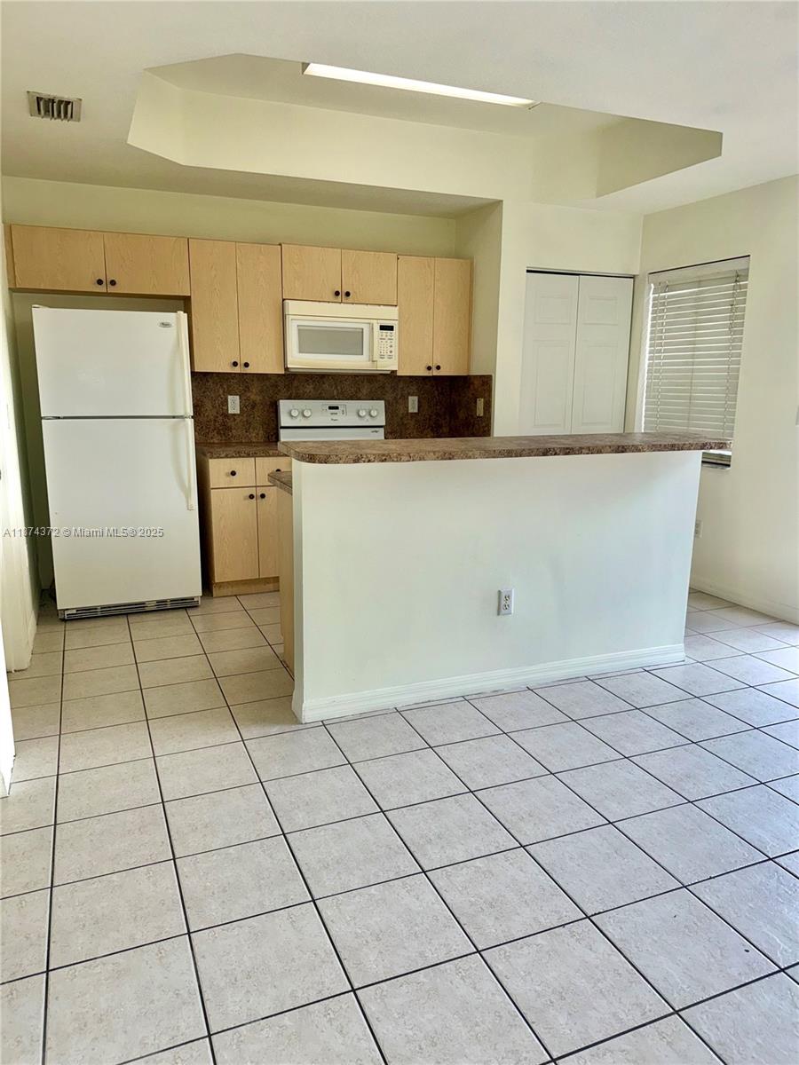 VILLAS AT HARBOR ISLES CO - Residential