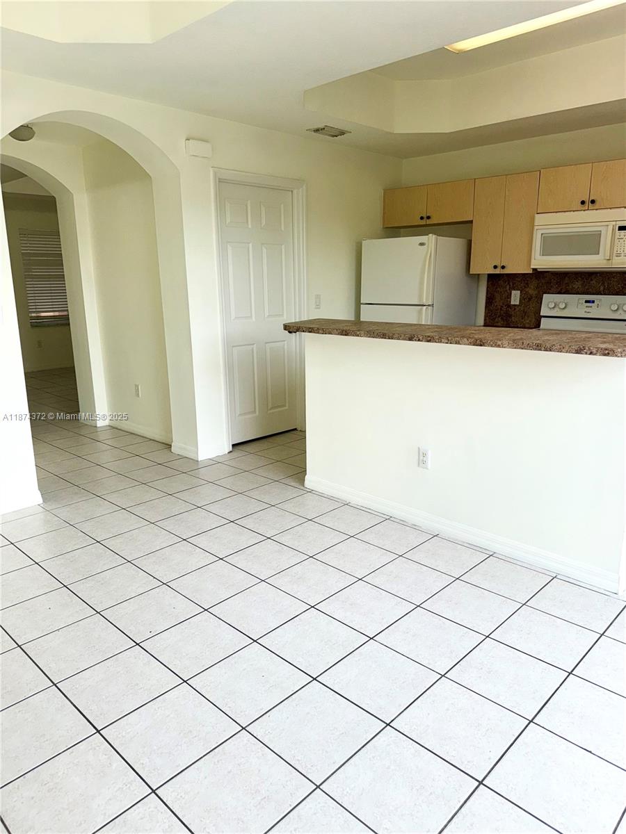 VILLAS AT HARBOR ISLES CO - Residential