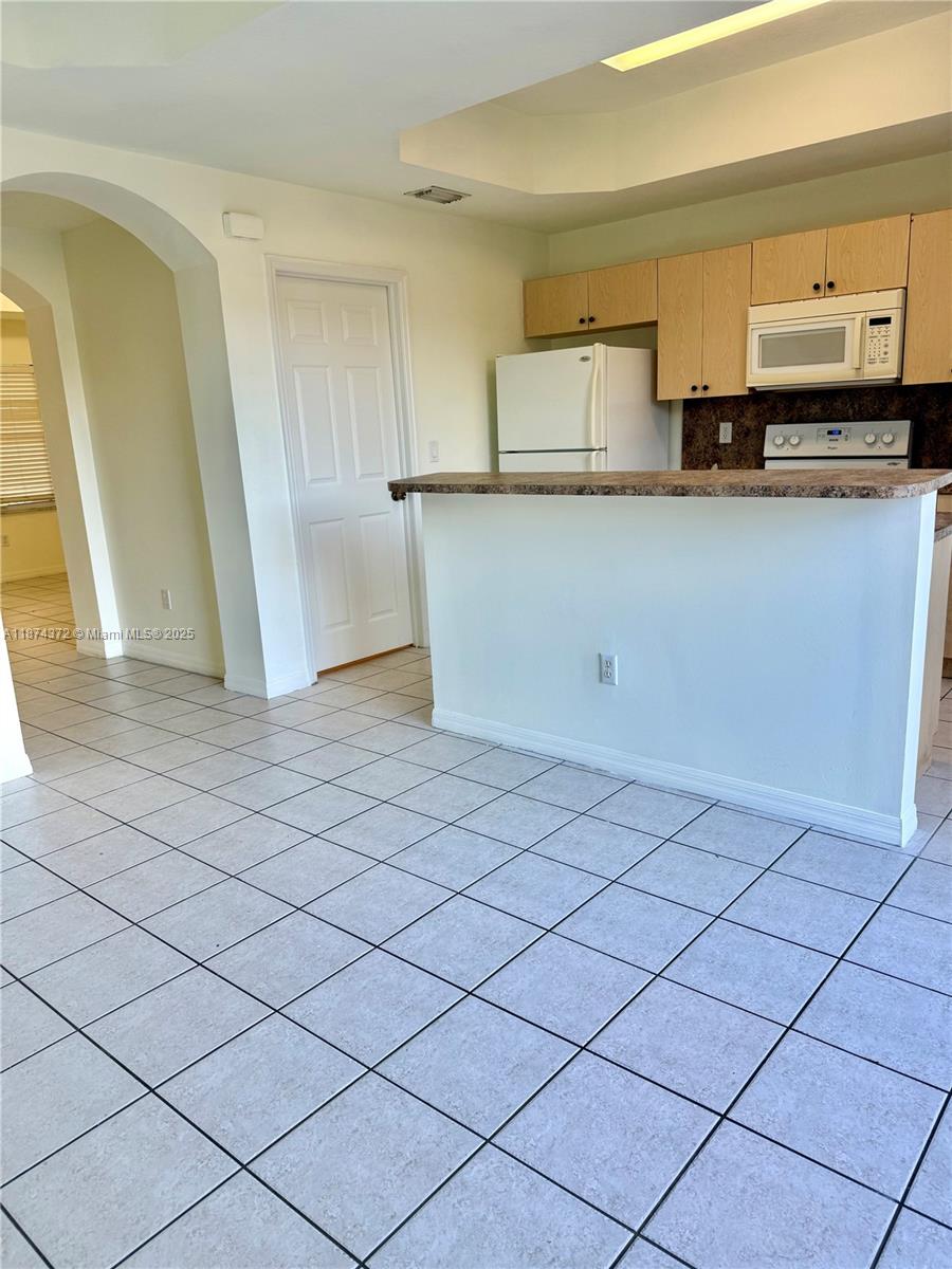 VILLAS AT HARBOR ISLES CO - Residential