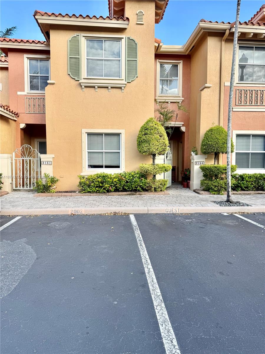 VILLAS AT HARBOR ISLES CO - Residential