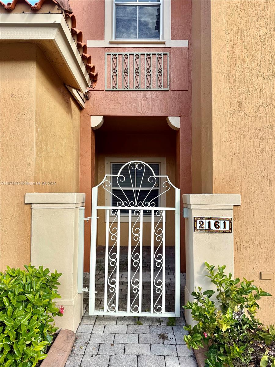 VILLAS AT HARBOR ISLES CO - Residential