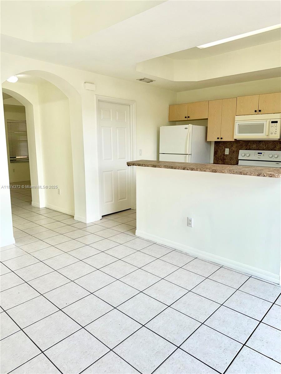 VILLAS AT HARBOR ISLES CO - Residential