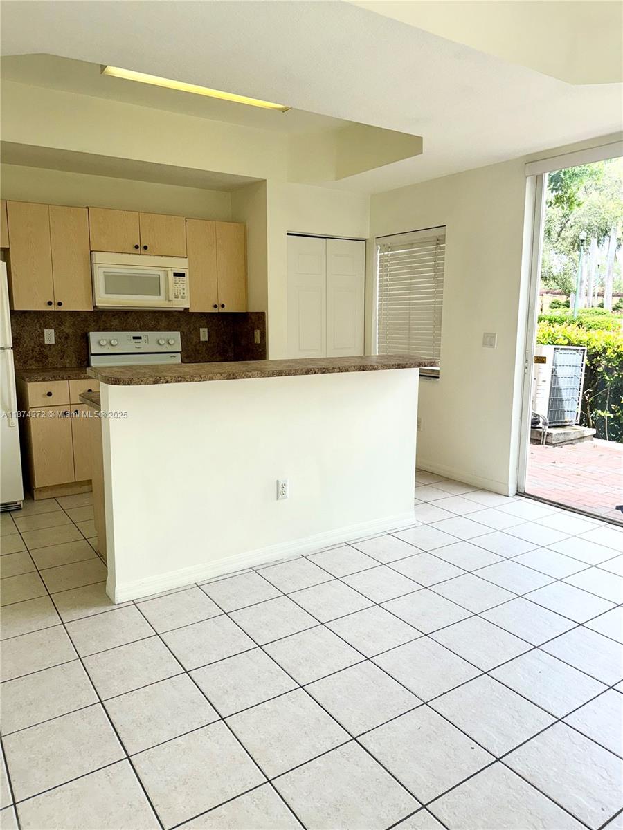 VILLAS AT HARBOR ISLES CO - Residential