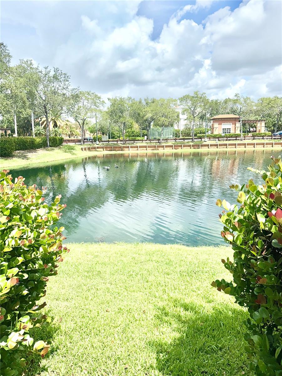 VILLAS AT HARBOR ISLES CO - Residential