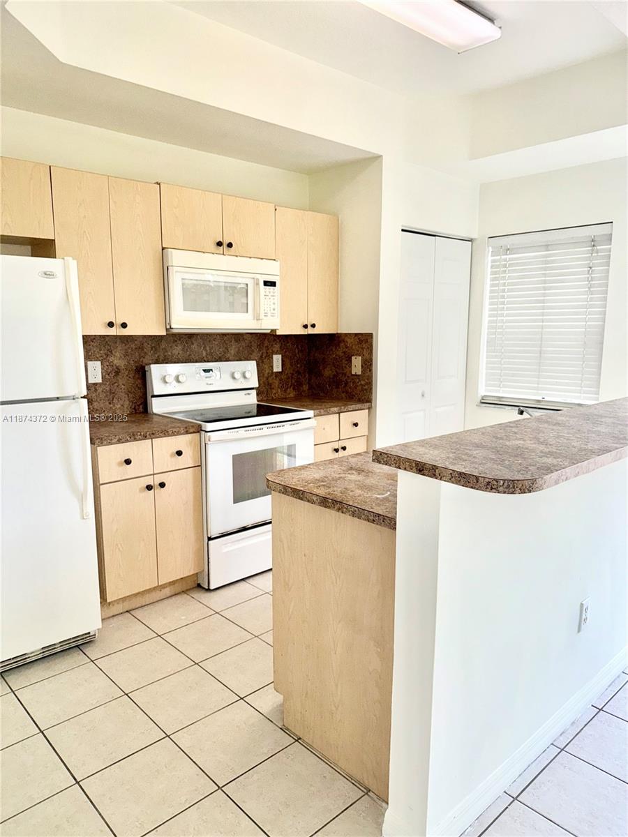 VILLAS AT HARBOR ISLES CO - Residential