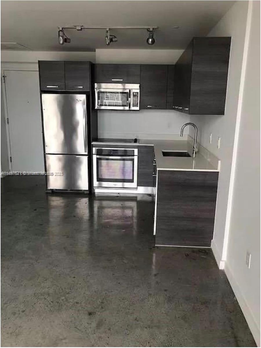 Rental Property at 151 Se 1st St 2405, Miami, Broward County, Florida - Bedrooms: 1 
Bathrooms: 1  - $2,450 MO.