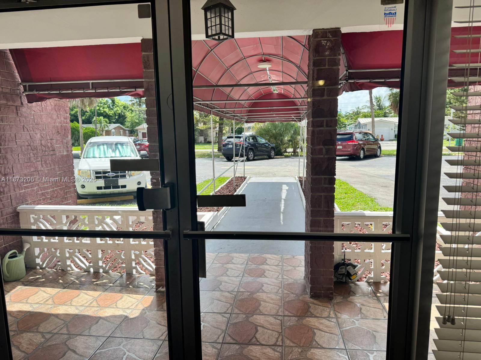 CASTLE APARTMENTS 17 COND - Residential