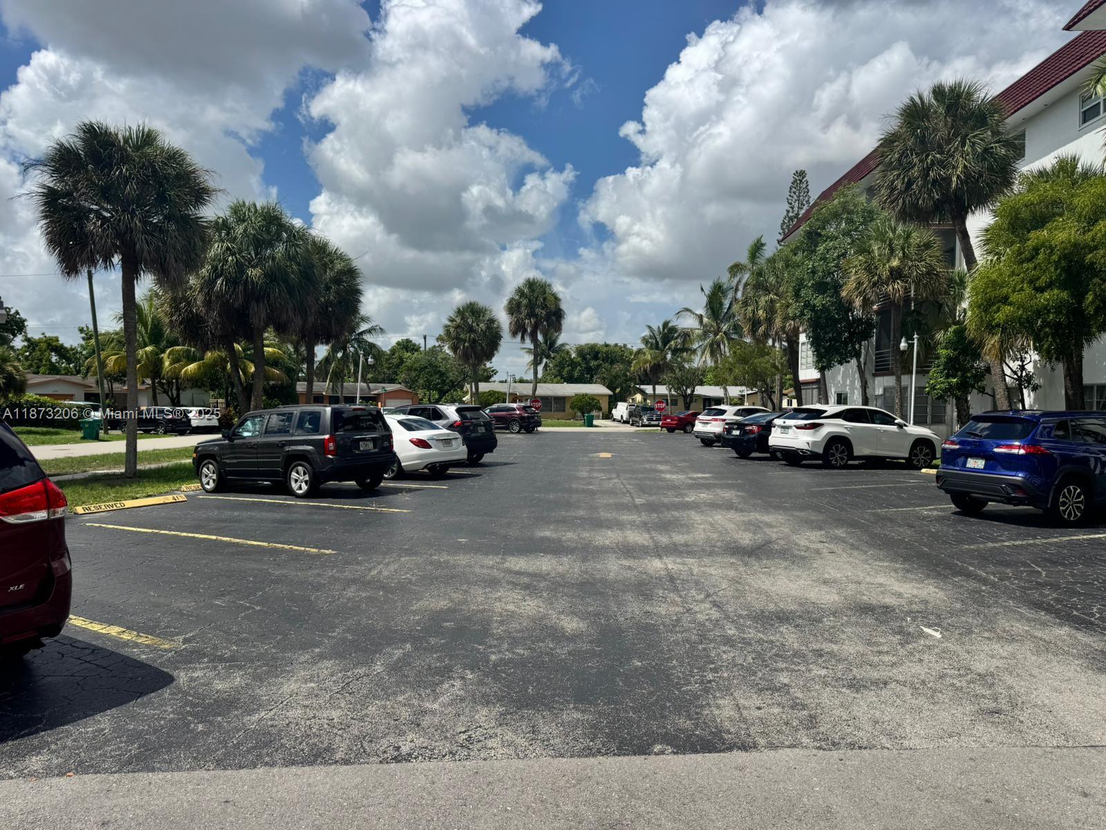 CASTLE APARTMENTS 17 COND - Residential