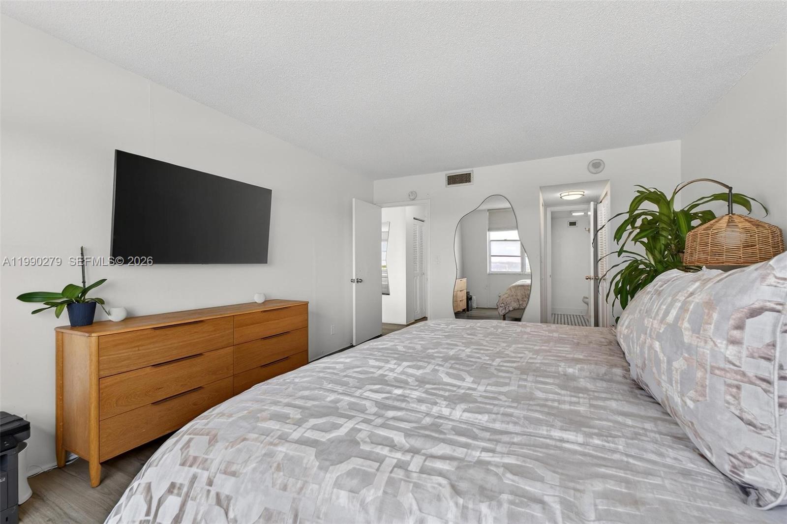 BAYVIEW TOWERS CONDO SOUT - Residential