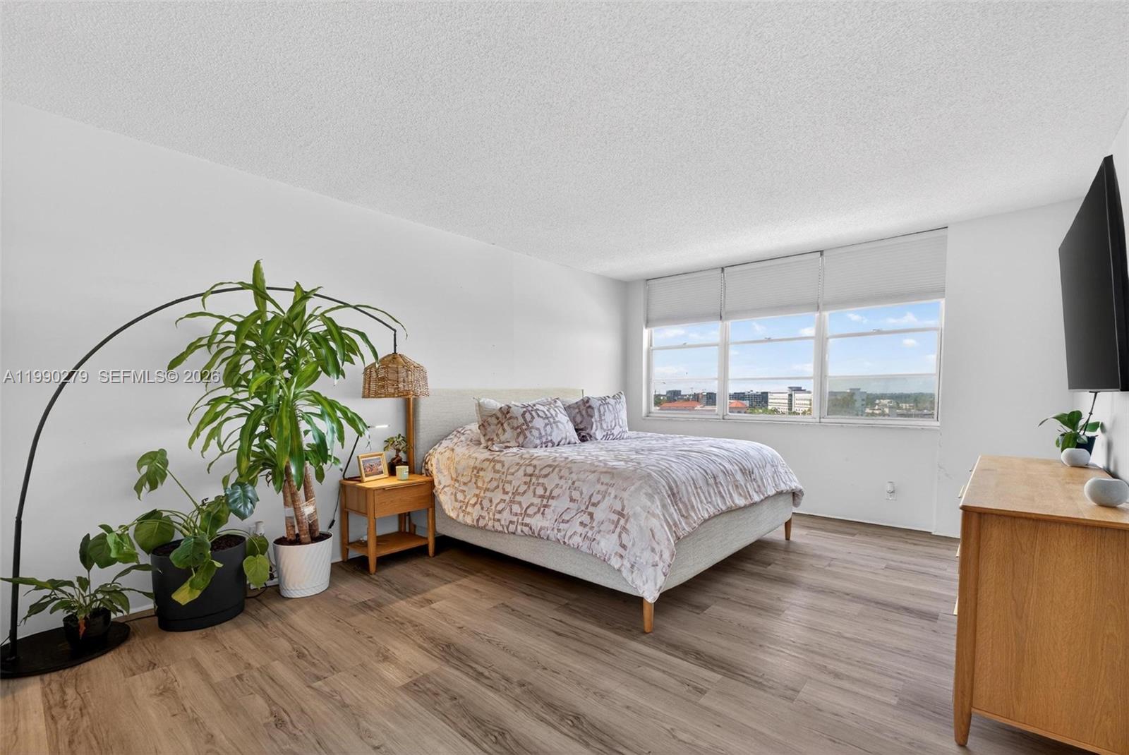 BAYVIEW TOWERS CONDO SOUT - Residential