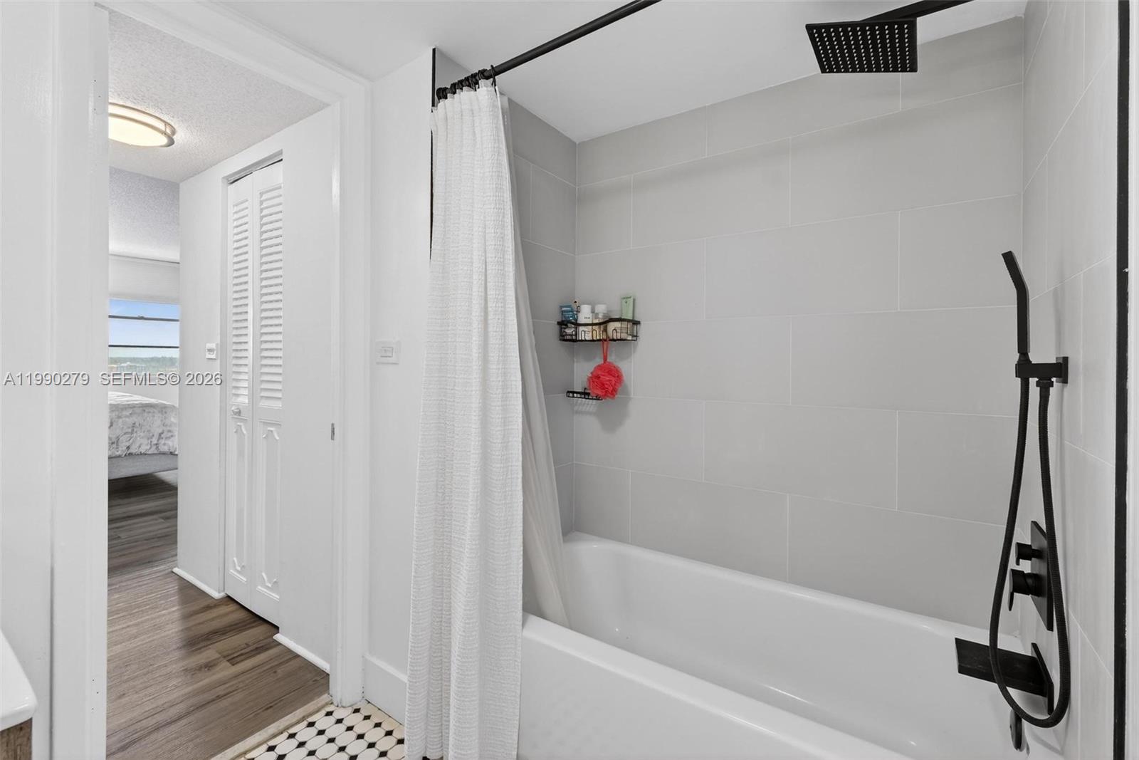 BAYVIEW TOWERS CONDO SOUT - Residential