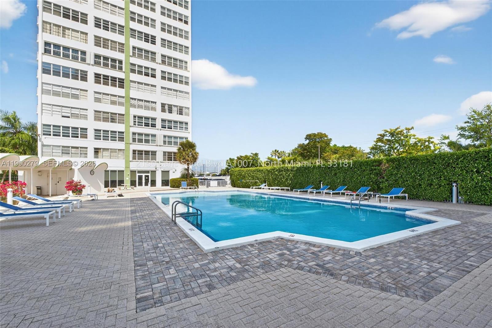 BAYVIEW TOWERS CONDO SOUT - Residential