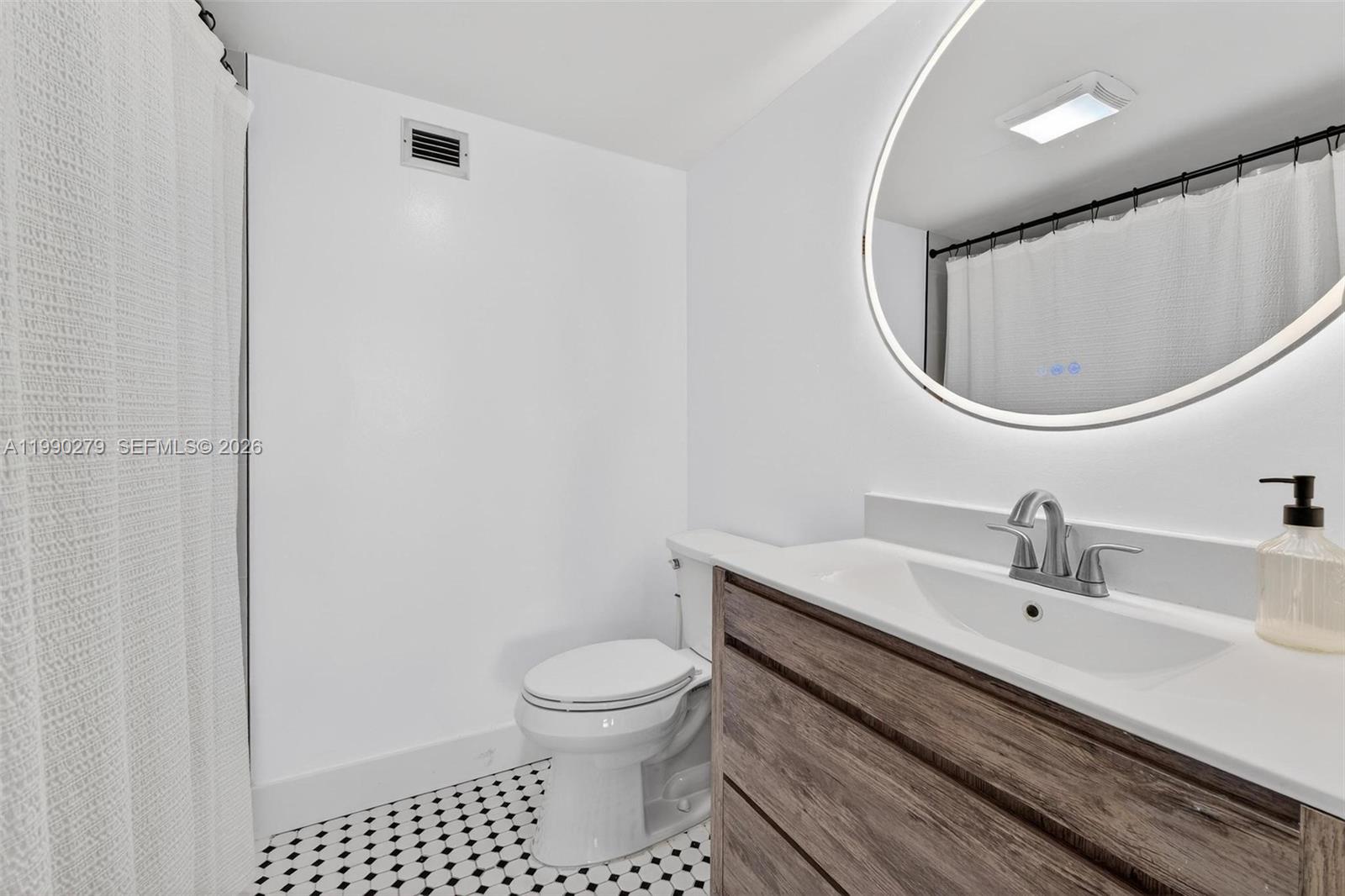 BAYVIEW TOWERS CONDO SOUT - Residential