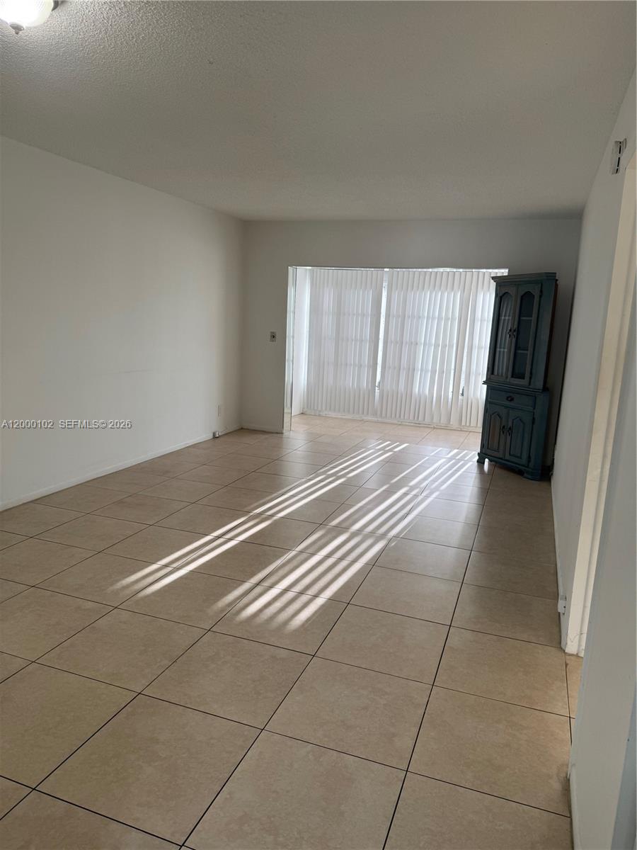 LAUDERDALE OAKS CONDO 10 - Residential