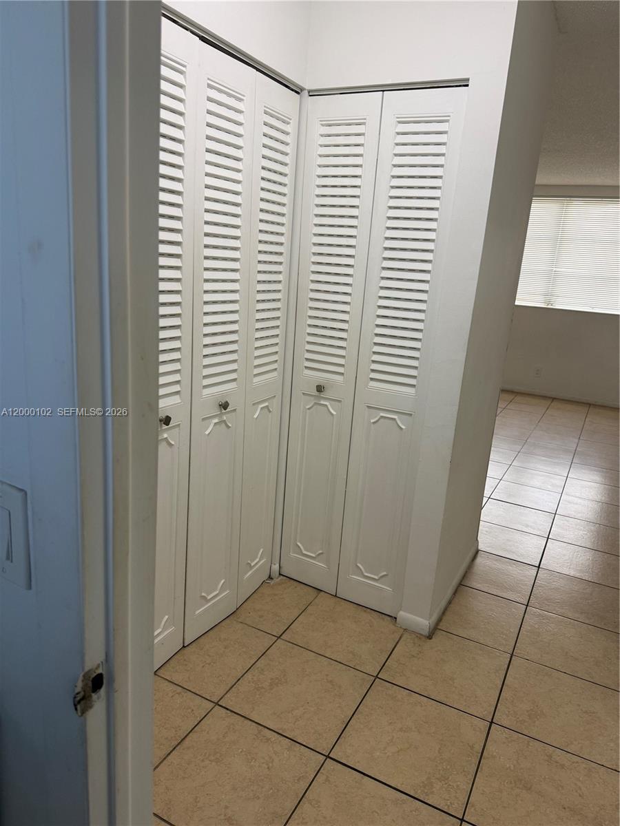 LAUDERDALE OAKS CONDO 10 - Residential