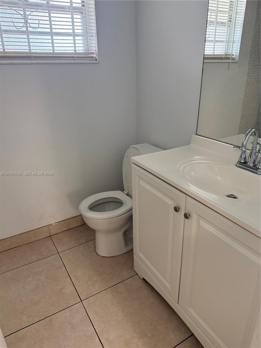 LAUDERDALE OAKS CONDO 10 - Residential