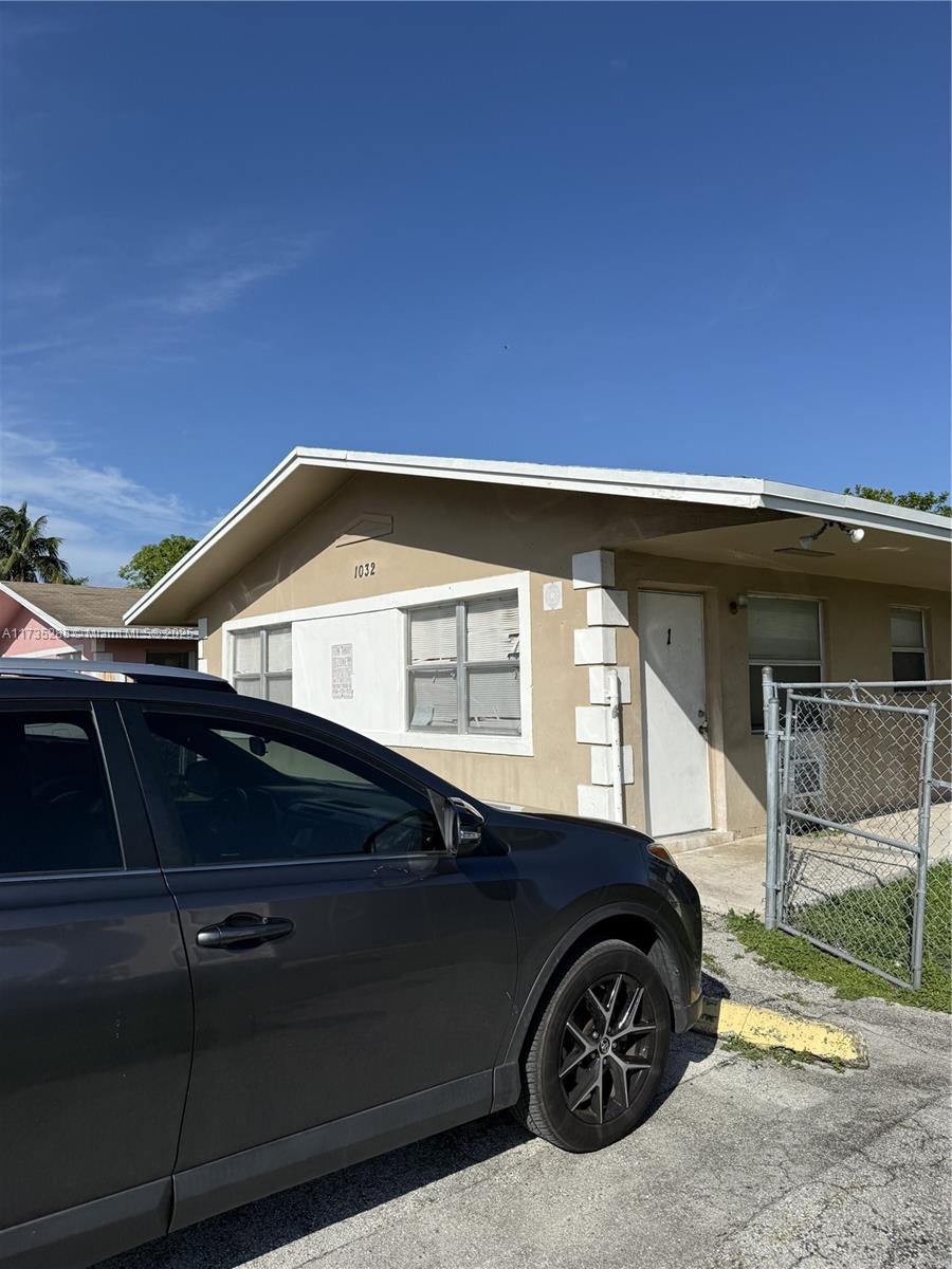 This quadplex is, priced to sell! It features one unit with 2 bedrooms and 2 bathrooms, along with three units offering 1 bedroom and 1 bathroom each. Currently rented out, there's great potential to increase rental income or occupy one unit while renting out the others. This property is for sale along with other adjacent properties, all competitively priced. Do not miss out on this opportunity.
