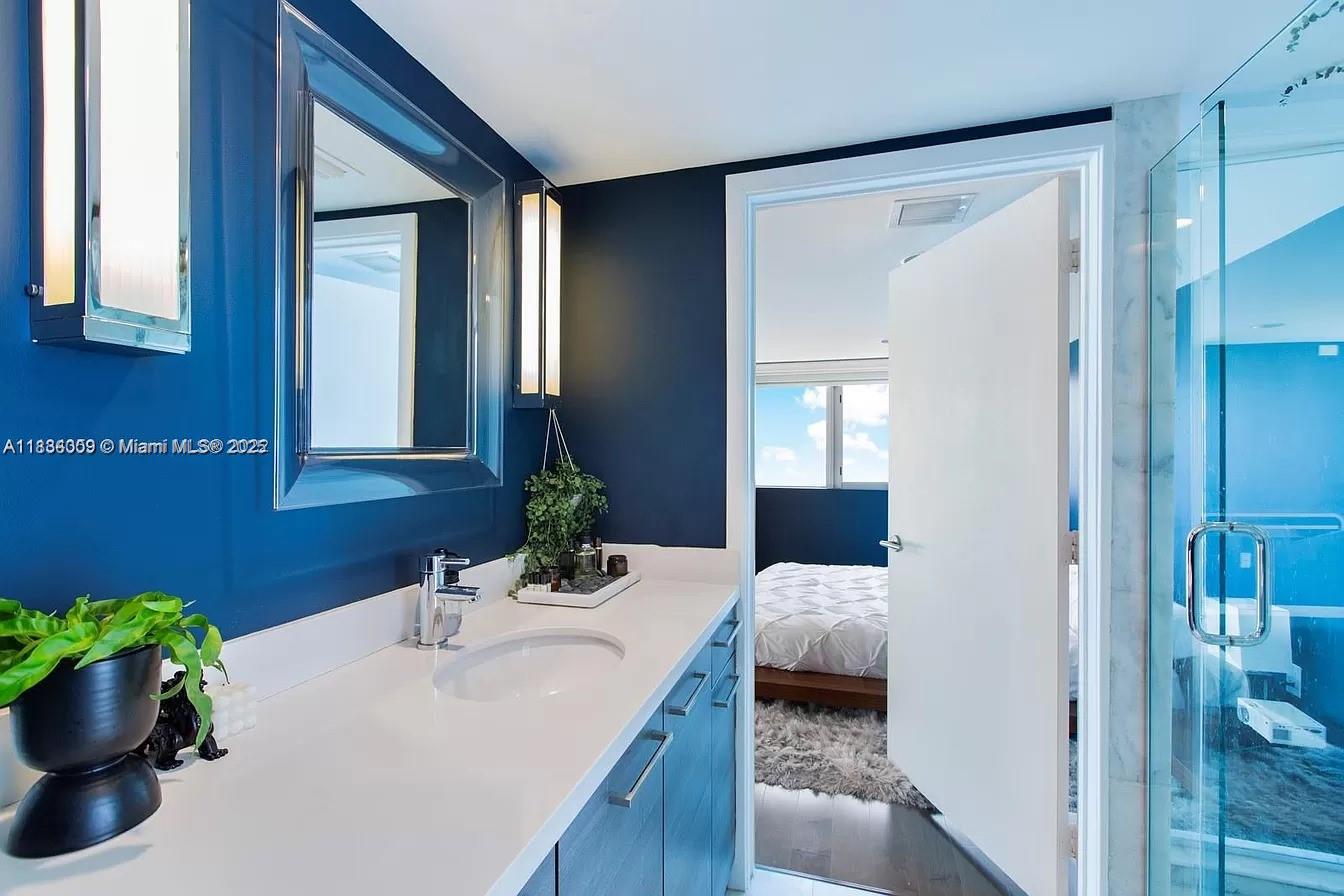 MERIDIAN 5 CONDO - Residential