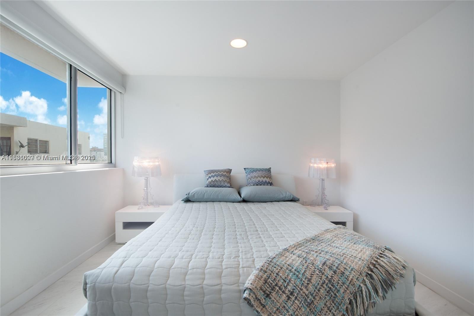 MERIDIAN 5 CONDO - Residential