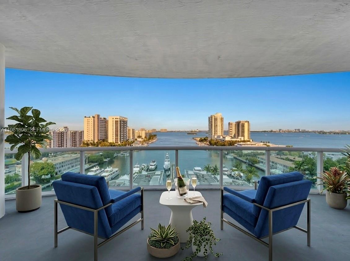 7900 Harbor Island Dr 1001