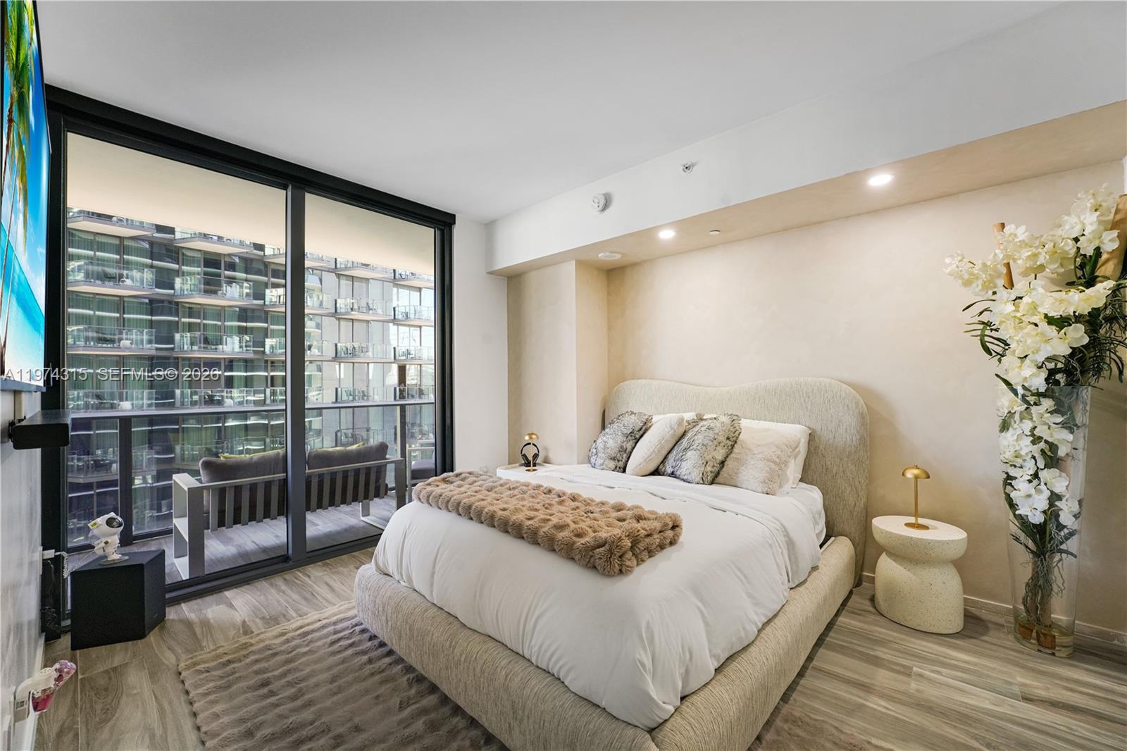 801 SMA RESIDENCES CONDO - Residential