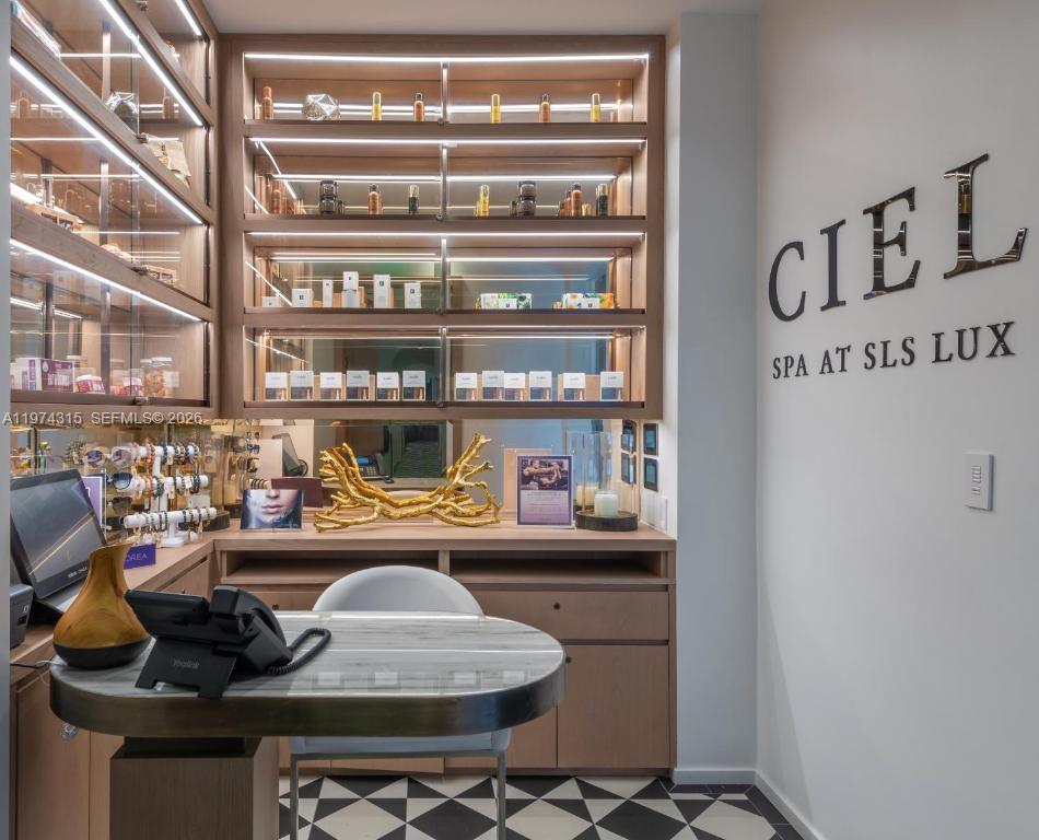 801 SMA RESIDENCES CONDO - Residential