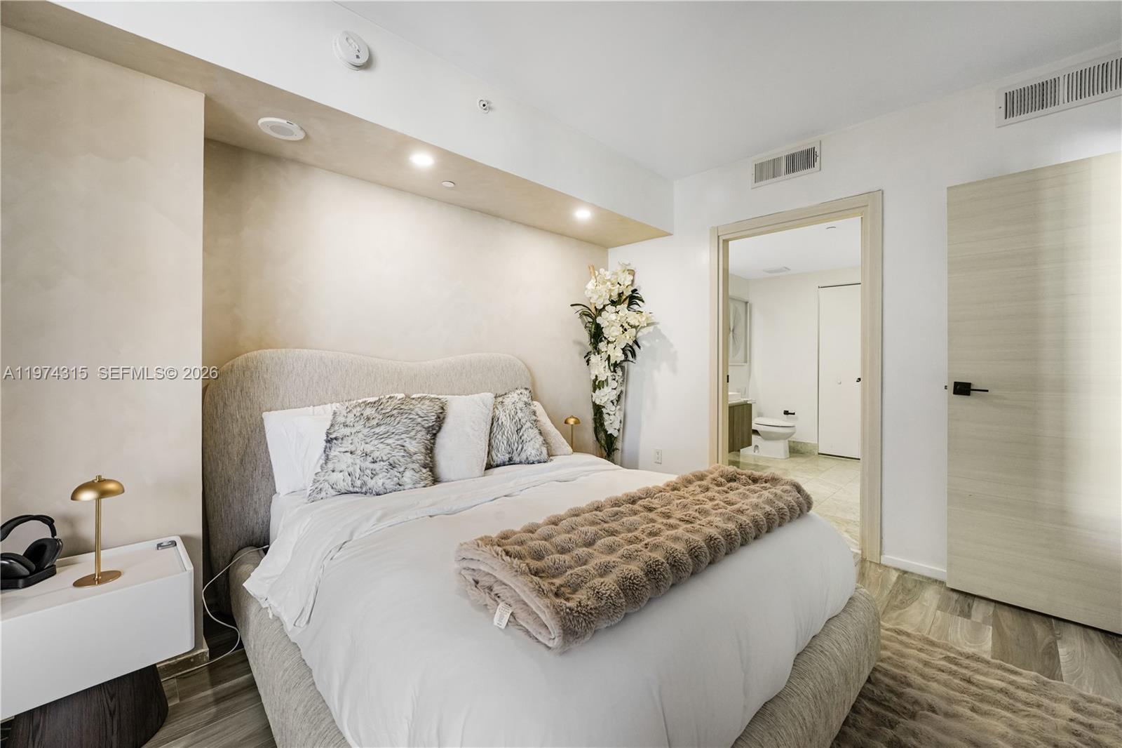 801 SMA RESIDENCES CONDO - Residential