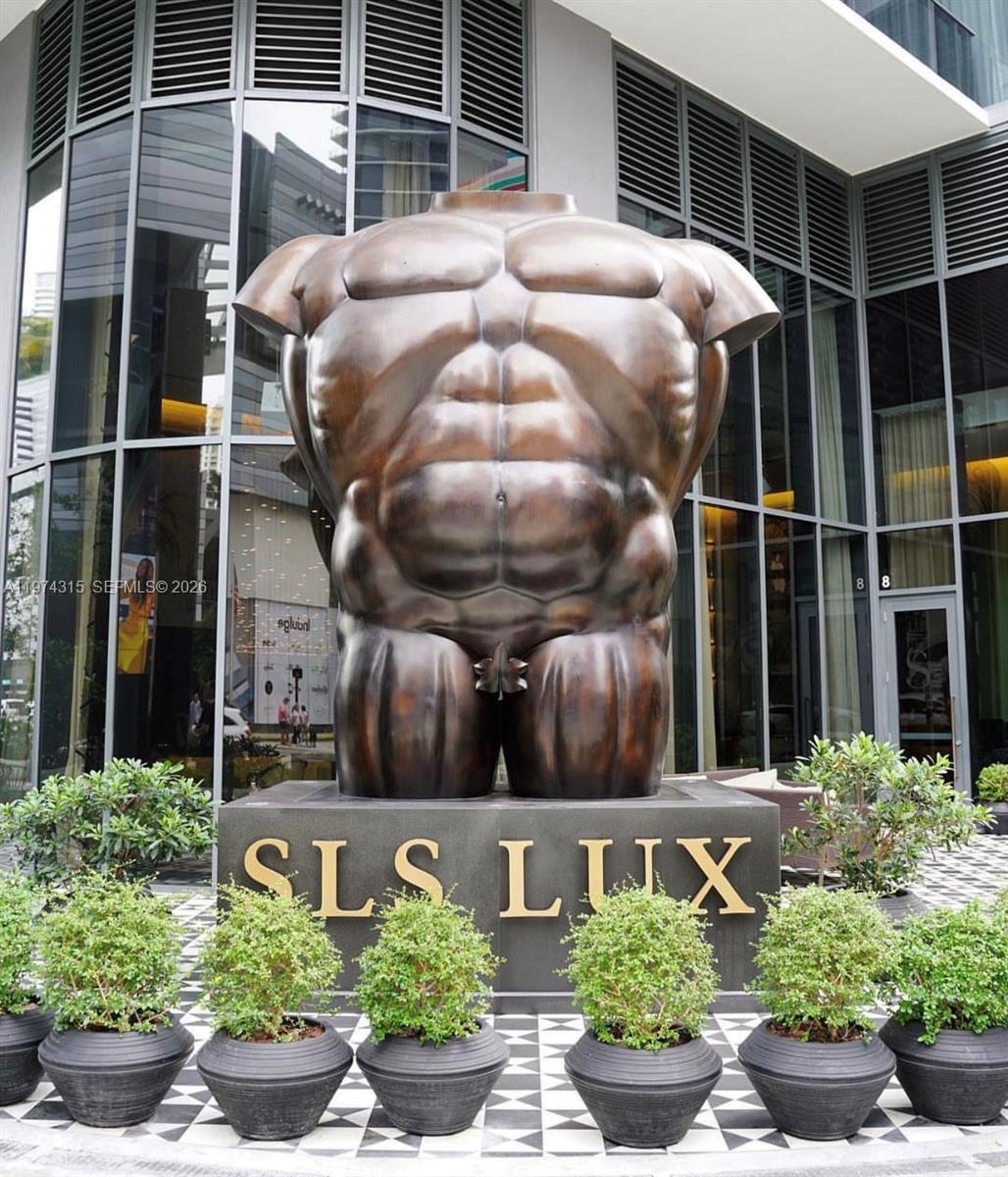 801 SMA RESIDENCES CONDO - Residential