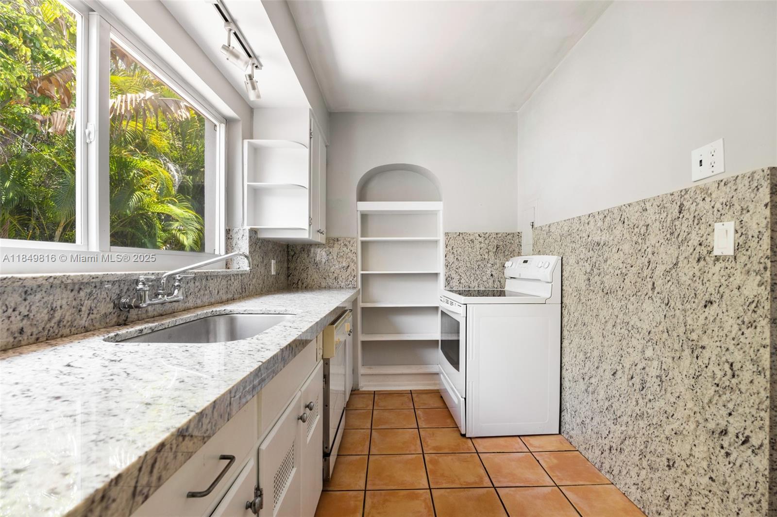 BRICKELL HAMMOCK UNIT NO - Residential