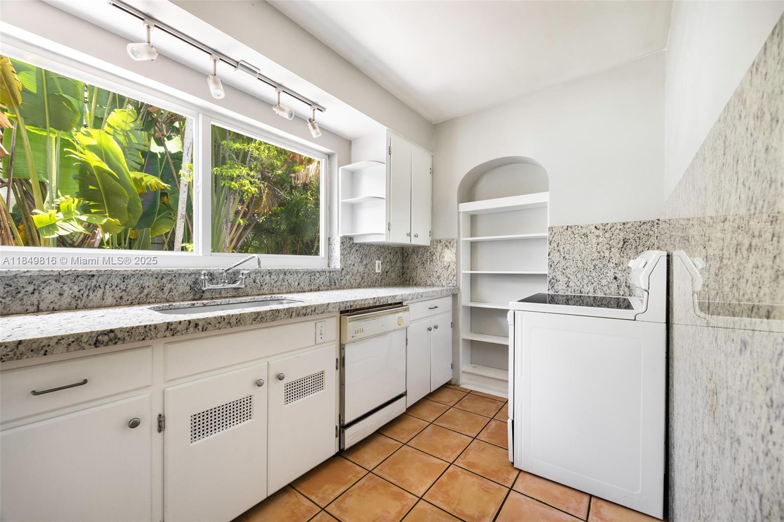 BRICKELL HAMMOCK UNIT NO - Residential