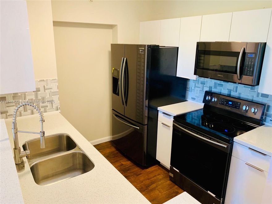 AMAZING REMODELED CONDO LOCATED IN GORGEOUS REGENT PARK CONDOMINIUM AT DOWNTOWN HOLLYWOOD BEACH. MODERN OPEN KITCHEN, WASHER, AND DRYER IN UNIT. THIS GREAT COMPLEX OFFERS A SWIMMING POOL, JACUZZI, EXERCISE ROOM AND BARBECUE AREA. MINUTES TO THE BEACH. WALK TO RESTAURANTS AND SHOPS. ALL DOWNTOWN HOLLYWOOD HAS TO OFFER IS RIGHT OUTSIDE YOUR DOOR.