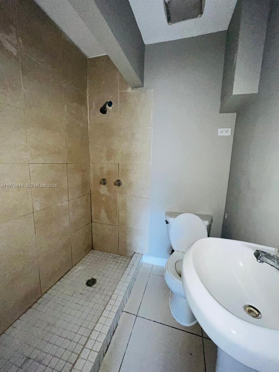 LAUDERDALE NORTH PARK SEC - Residential Lease