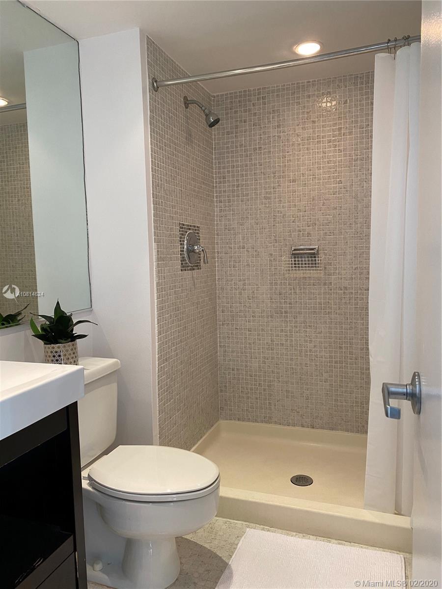 THE PALM BAY YACHT CLUB C - Residential Lease