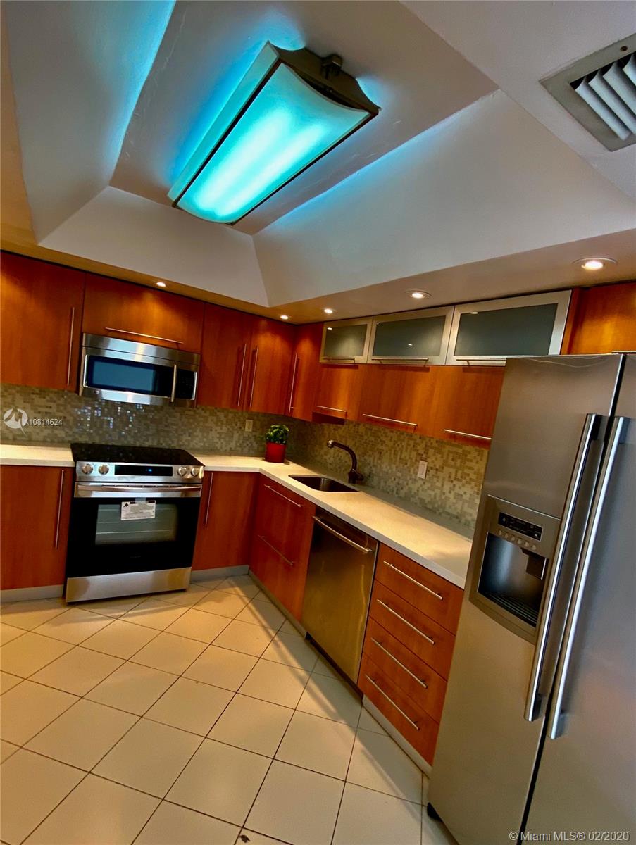 THE PALM BAY YACHT CLUB C - Residential Lease